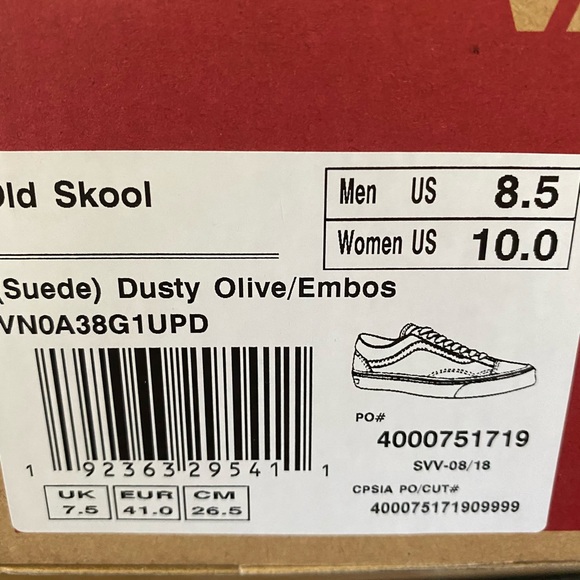 Vans suede shoes tags still on